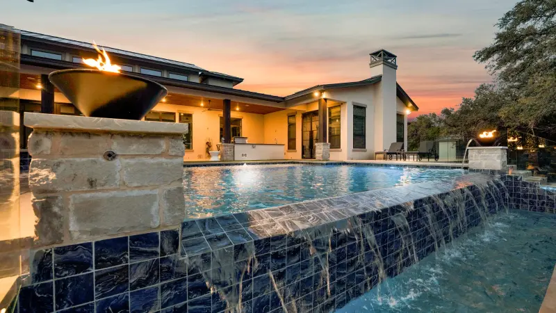 Estate pool with fountains and manicured grounds. — San Antonio real estate photography